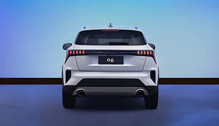 LYNK & CO 06 CORE PLUS 1.5L AT-11