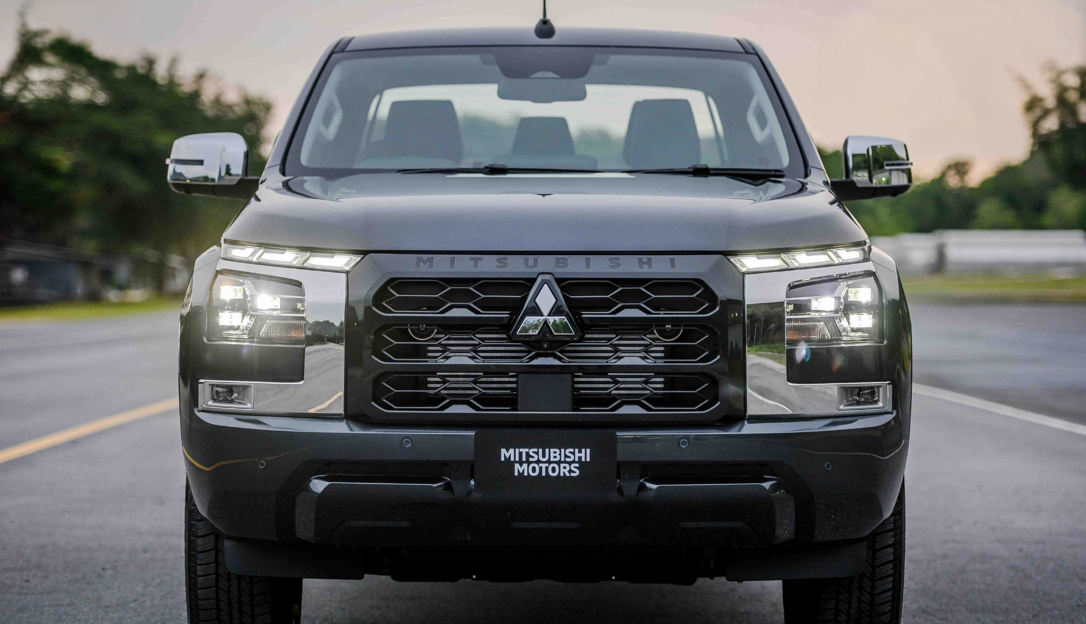 MITSUBISHI L200 2.4L DC 4X4 DSL MT2