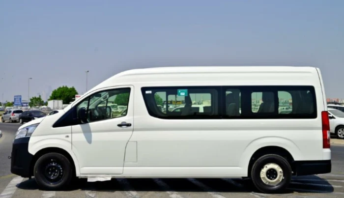 TOYOTA HIACE 2