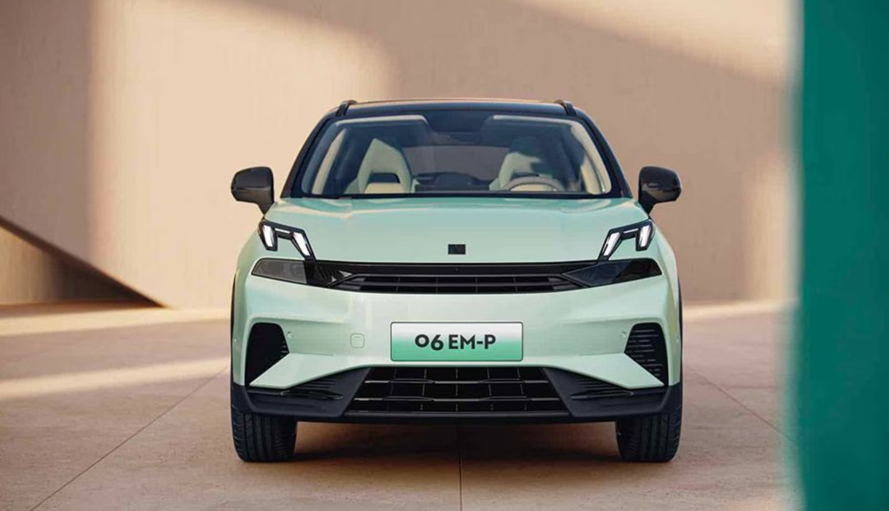 LYNK & CO 06 CORE PLUS 1.5L AT-13