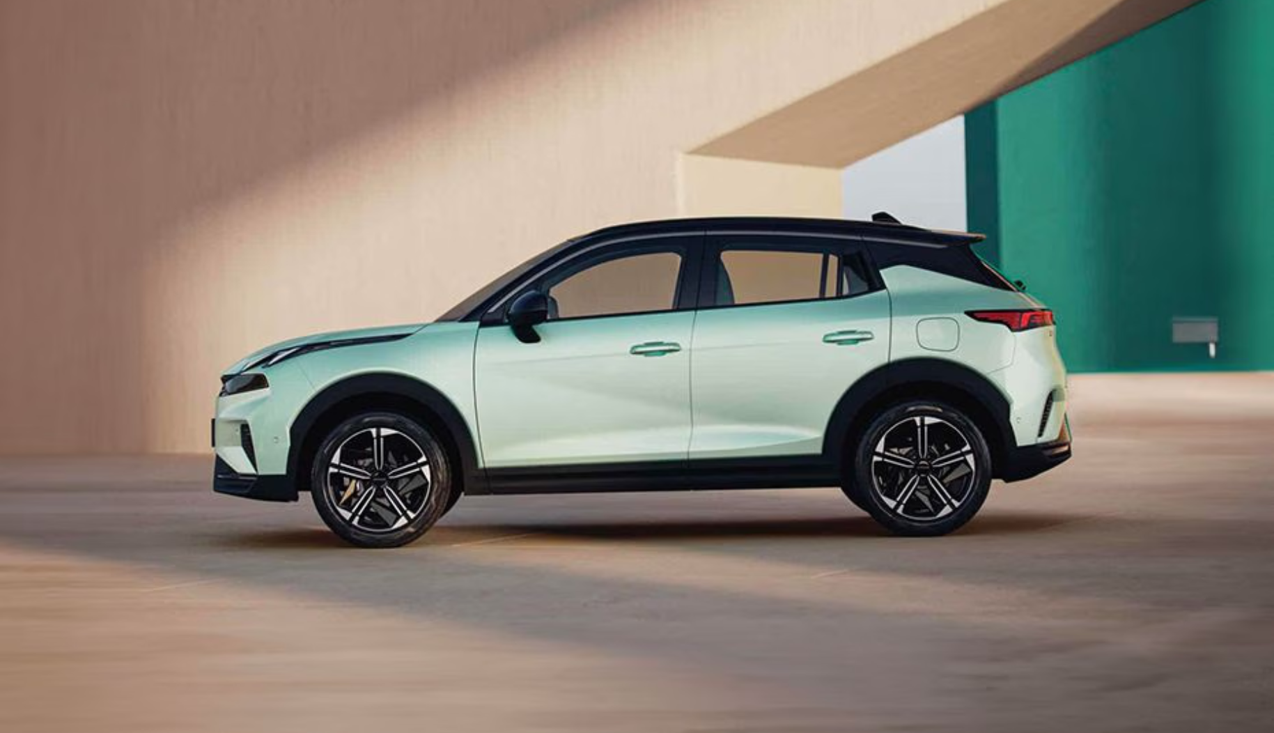 LYNK & CO 06 CORE PLUS 1.5L AT-14