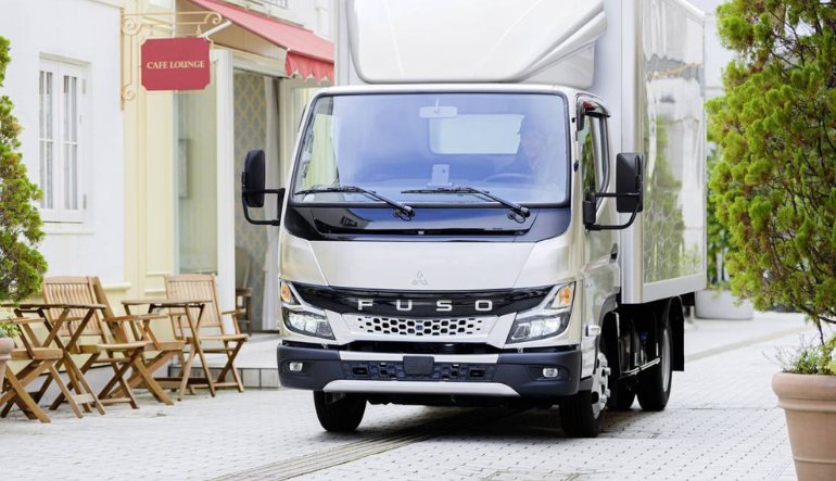 Mitsubishi Fuso Canter freezer truck2