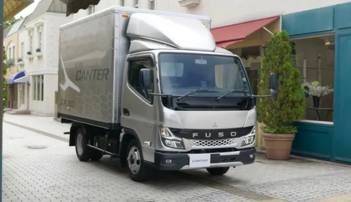 شاحنة ميتسوبيشي فوزو كانتر المبرّدة