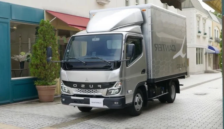 Mitsubishi Fuso Canter freezer truck3